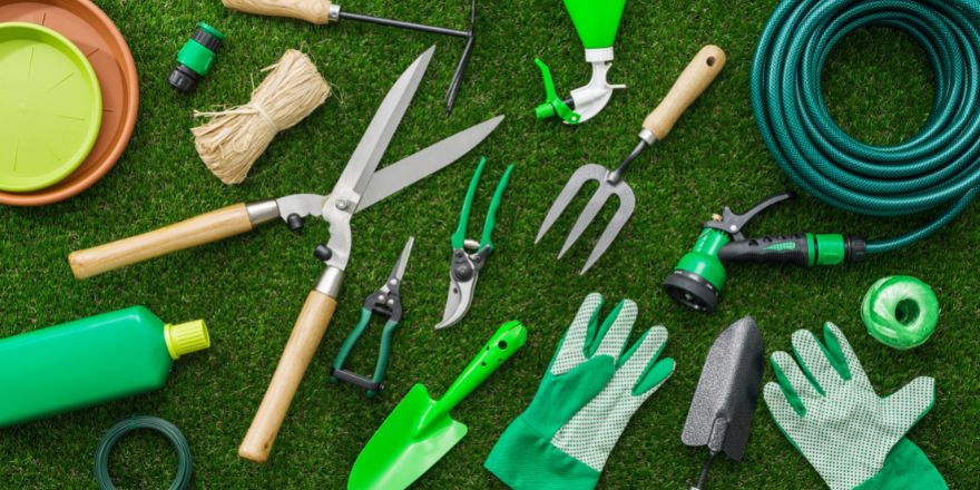 Jakie narzędzia ogrodowe kupić na początek